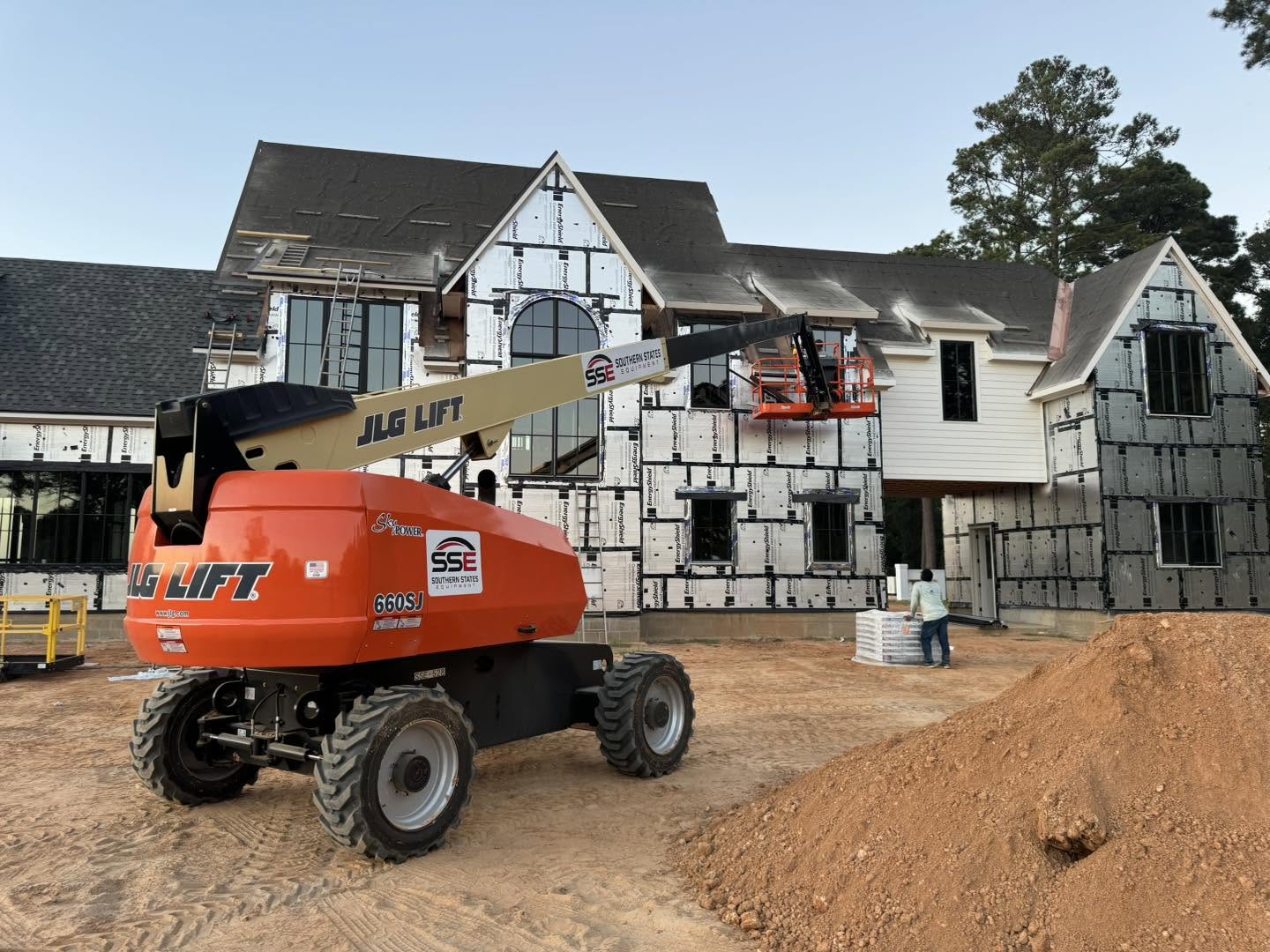 JLG 660SJ on a Residential Build