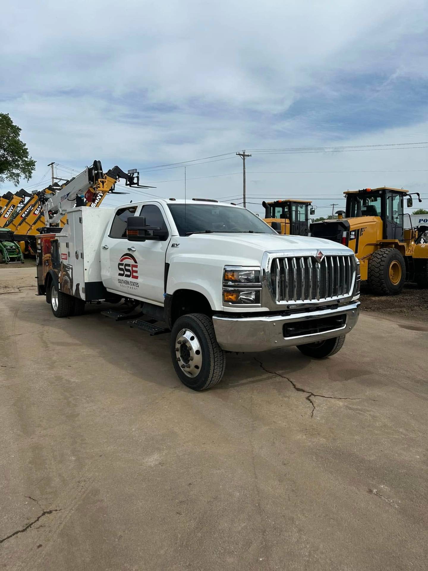 International CV Service Truck